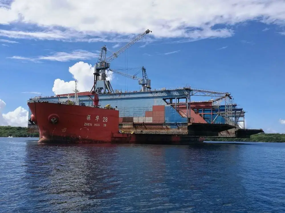 Floating Dry Dock loaded onto heavy lift ship
